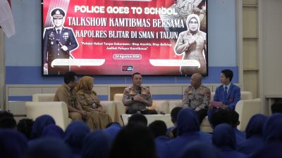 Polres Blitar Edukasi Pelajar SMAN 1 Talun tentang Pemanfaatan AI secara Bijak