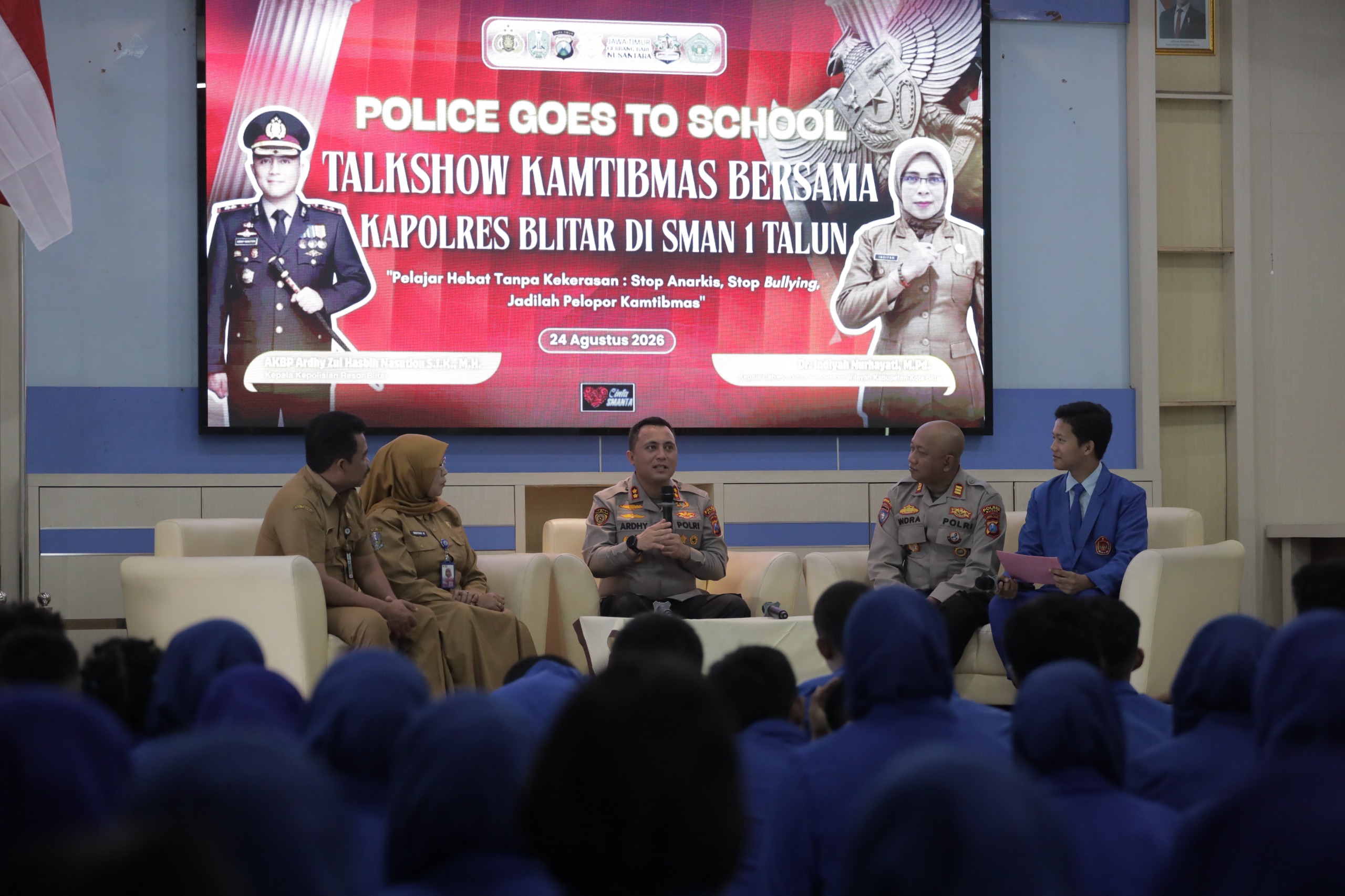 Polres Blitar Edukasi Pelajar SMAN 1 Talun tentang Pemanfaatan AI secara Bijak