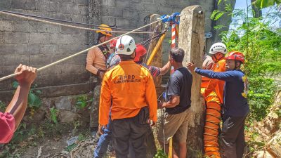 Cari Barang Bekas, Nenek 70 Tahun Terperosok ke Sumur Tua di Wlingi