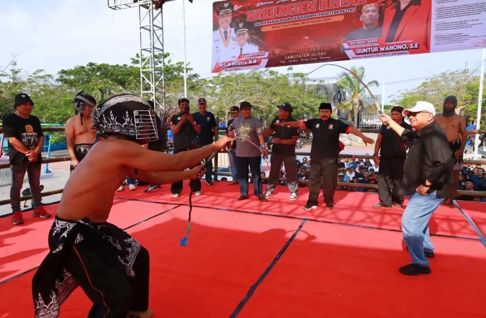 Lestarikan Tradisi Meminta Hujan, Pemkab Blitar Gelar Seni Tiban di Alun-Alun