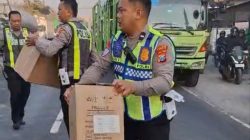 Diduga Mengantuk, Truk Bermuatan Kardus Terguling di Jalan Babat-Lamongan