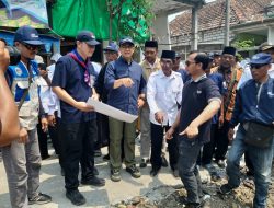 Tinjau Lokasi Jembatan Titian Persatuan di Lamongan, Anies Dorong Semangat Gotong Royong