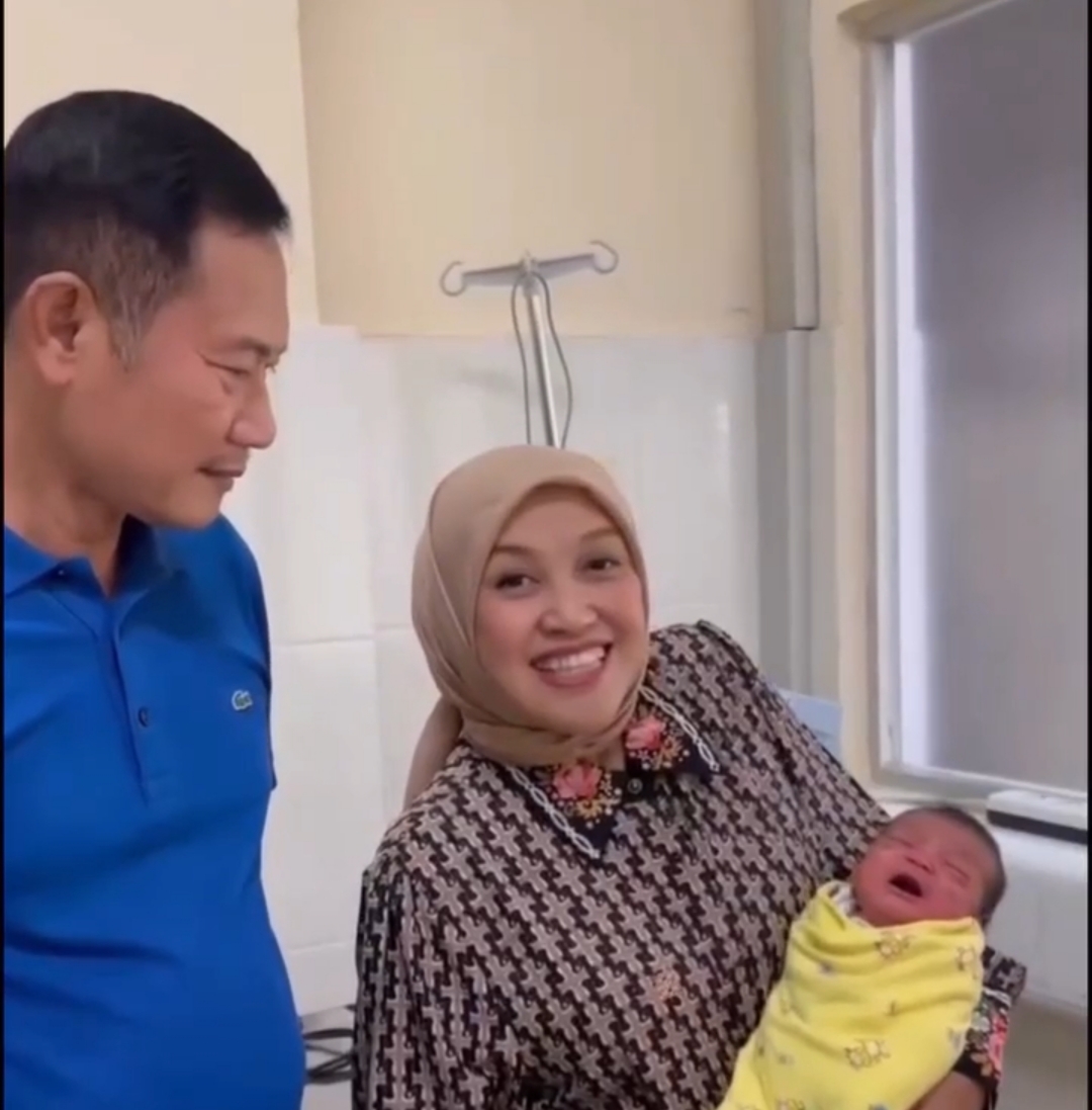 Bupati Lamongan Beri Nama Bayi yang Ditemukan dalam Kardus, Rayyan Bermakna Pintu Surga