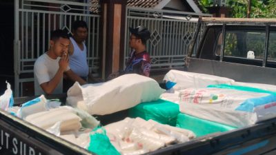 Usai Panen, Kades Sukorejo Lamongan Bagikan Beras dan Ikan Gratis ke Warga