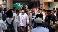 Riuh Tebuireng Sambut Gus Kikin, Ribuan Santri Kumandangkan Salawat