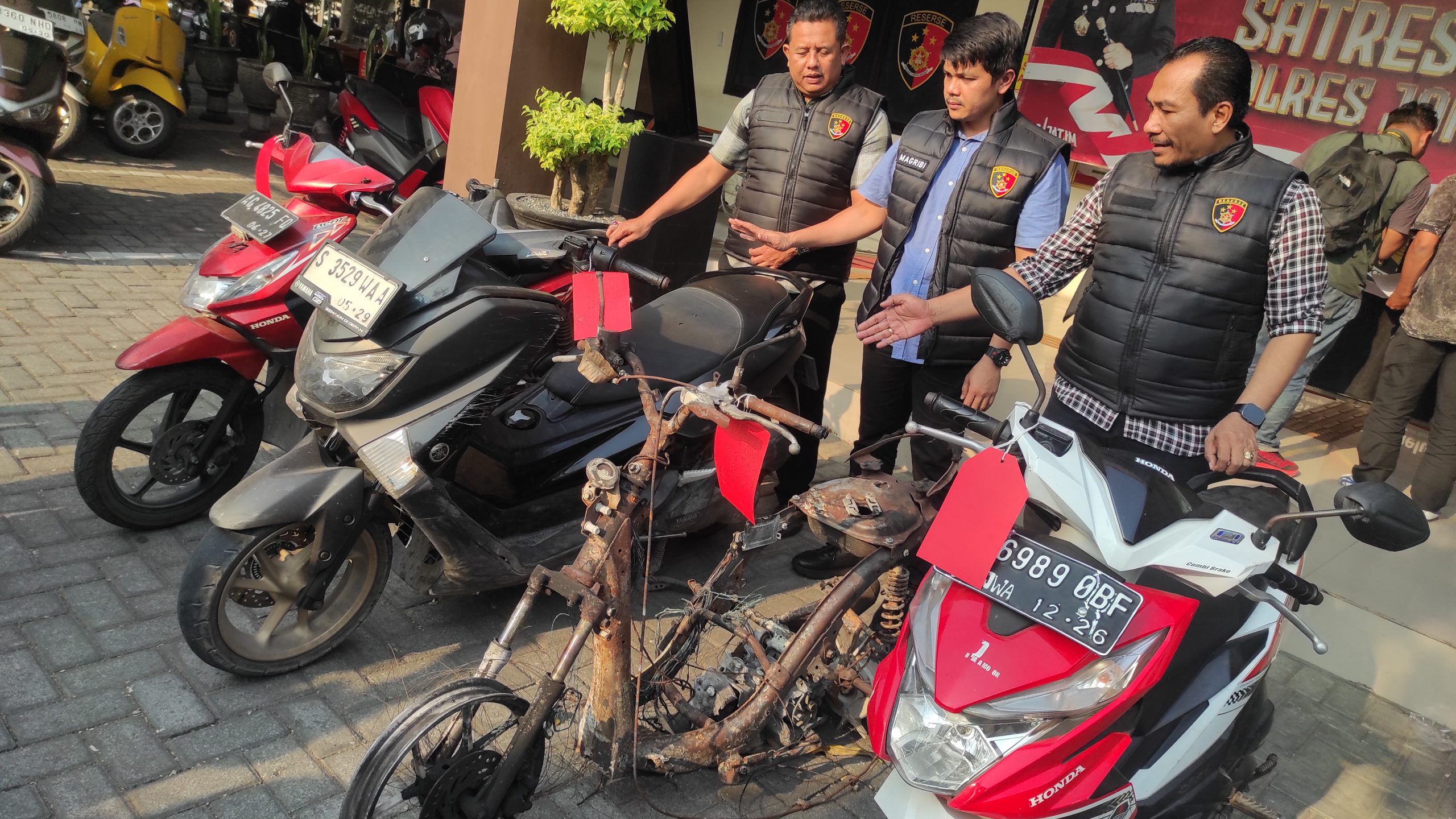 Konvoi Liar Pasca Ijasah Kubro Berujung Kekerasan dan Pembakaran Motor, Polres Jombang Amankan 9 Pelaku
