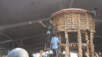 Bupati Jombang Buka Grebeg Tahu, Dorong UMKM Sumbermulyo Tembus Pasar Nasional