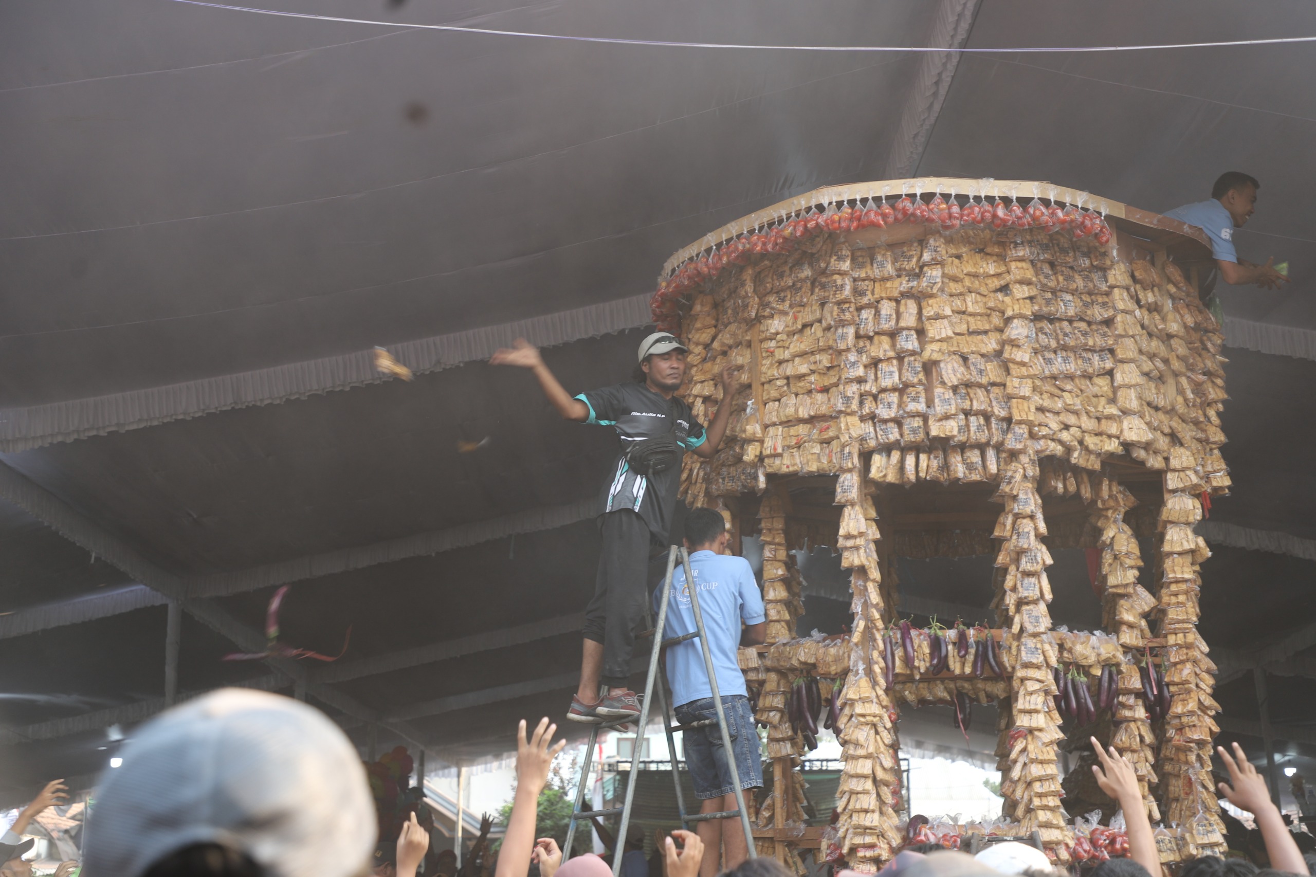 Bupati Jombang Buka Grebeg Tahu, Dorong UMKM Sumbermulyo Tembus Pasar Nasional