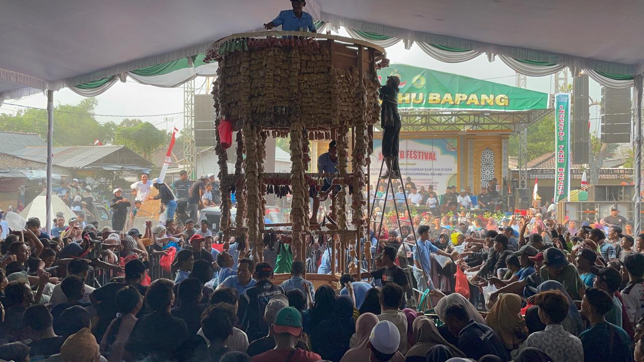 Ribuan Warga Serbu Grebek Tahu Bapang, Tradisi Maulid yang Selalu Dinanti Setiap Tahun
