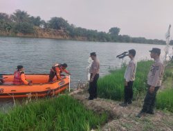 Warga Kudu Hilang di Tanggul Sungai Brantas, Tim Gabungan Temukan Sandal Kiri