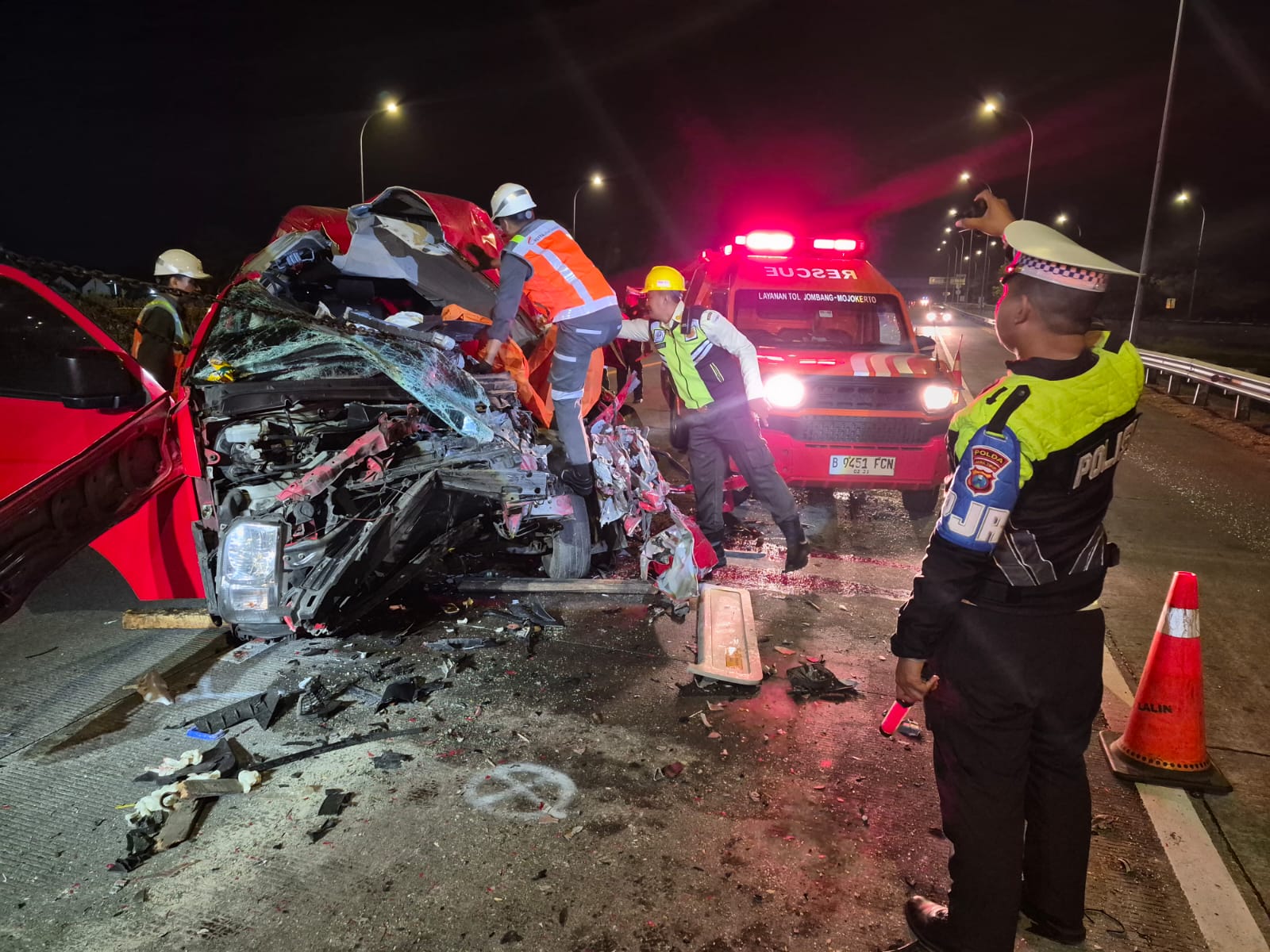 Sopir HiAce Kecelakaan Maut Tol Jomo Resmi Jadi Tersangka