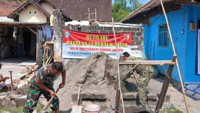 Babinsa Koramil 02/Diwek Bantu Bangun RTLH Warga Dusun Tungu, Warga Sebut Wujud Cinta TNI