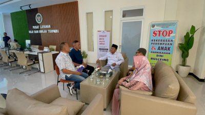 74 Jemaah Umrah Jombang Beli Tiket Sendiri, KBIHU Tagih Penggantian Rp7,2 Juta
