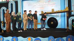 Bupati Jombang Warsubi resmi membuka event Pekan Olahraga Pelajar Kabupaten (POPKAB) Piala Bupati Jombang Tahun 2026 tingkat SMP di GOR Merdeka Jombang, Senin (21/9/2026). (Istimewa).