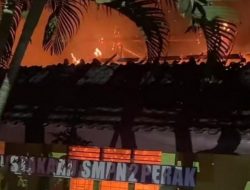 Atap SMPN 2 Perak Terbakar, Perpustakaan dan Ruang BK Ludes Dilalap Jago Merah