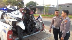 Dua Vario Bertabrakan di Jalan Raya Kwaron Diwek, Satu Pengendara Tewas
