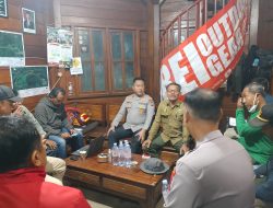 Kapolres Batu Pantau Langsung Kebakaran Gunung Buthak, 182 Pendaki Dievakuasi
