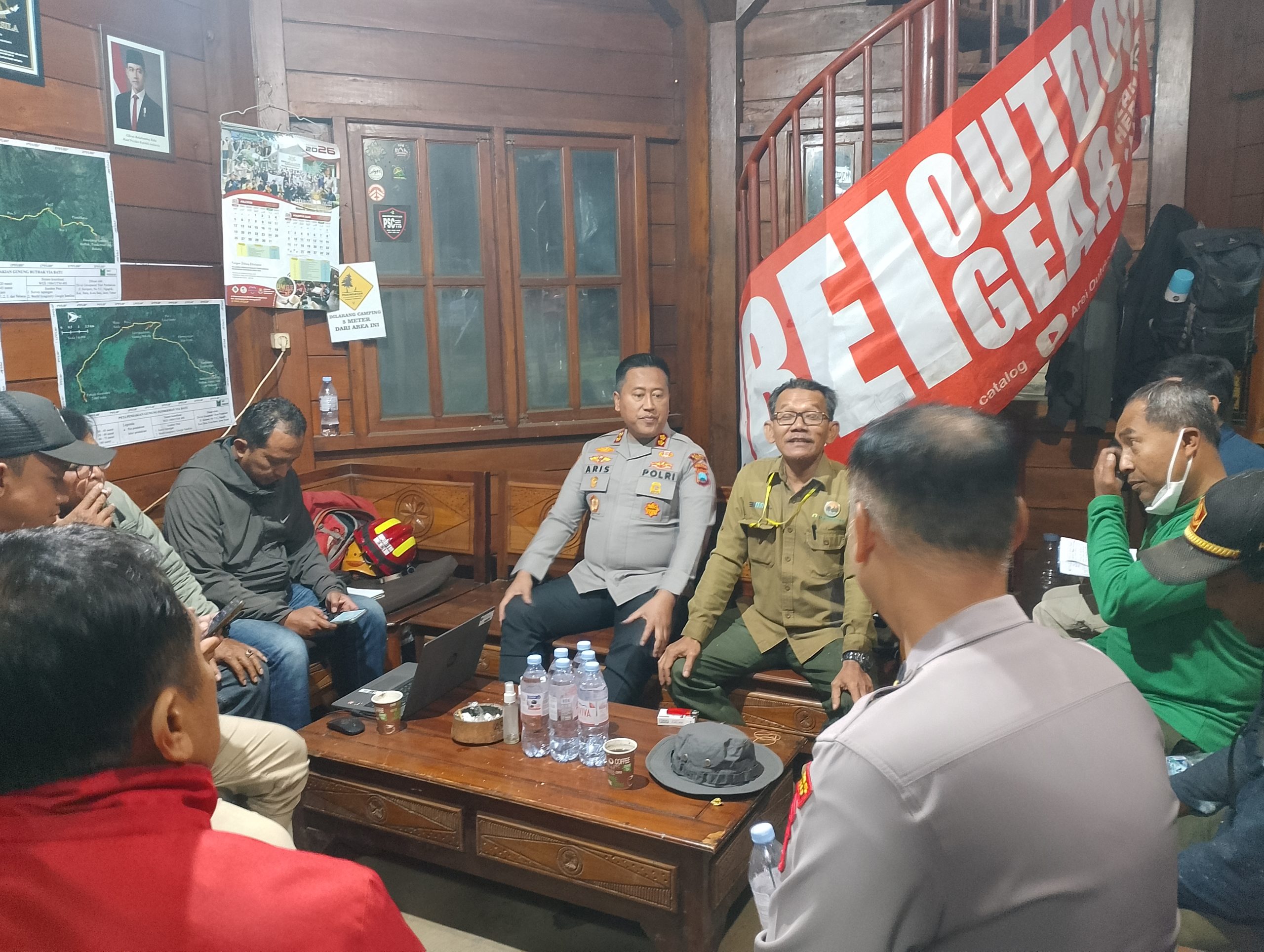 Kapolres Batu Pantau Langsung Kebakaran Gunung Buthak, 182 Pendaki Dievakuasi