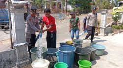 Polres Malang Distribusikan 4.000 Liter Air Bersih untuk Warga Bantur