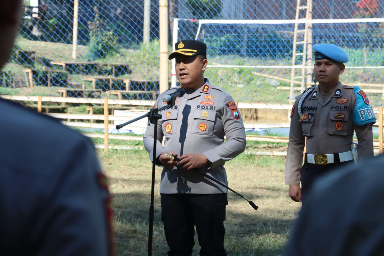 Bara Api Gunung Buthak-Kawinajang Kembali Muncul, Polres Batu Kerahkan Water Bombing