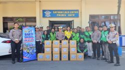 HUT Lalu Lintas ke-71, Satlantas Polres Batu Bagikan Bingkisan untuk Driver Ojol