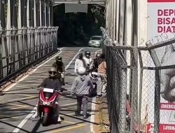 Viral! Pria Diduga Hendak Akhiri Hidup di Jembatan Cangar, Diselamatkan Pengendara