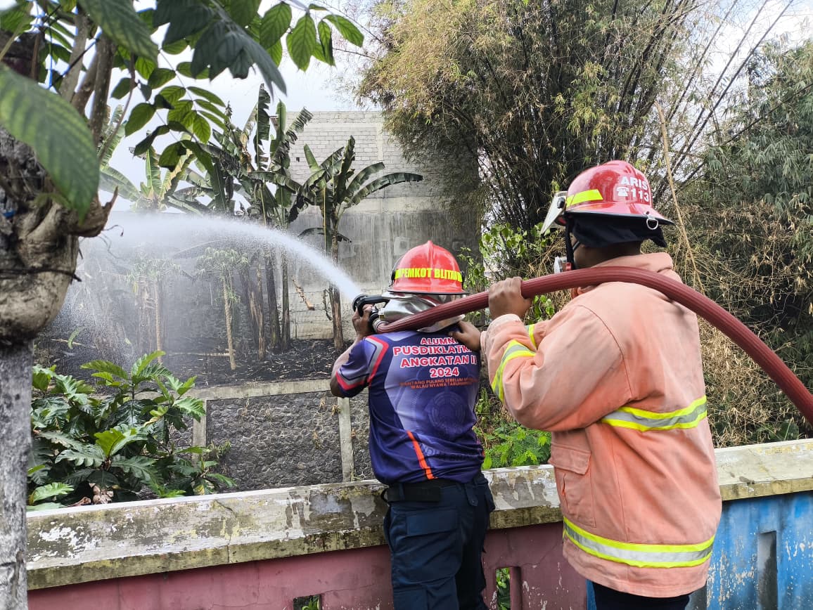 Delapan Kebakaran Lahan Terjadi di Blitar Selama 2026, Warga Diimbau Tak Bakar Sampah Sembarangan