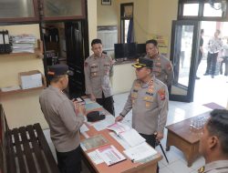 Kapolres Blitar Sambangi Polsek Bakung dan Wonotirto, Tekankan Profesionalitas dan Pelayanan Humanis