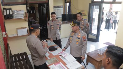 Kapolres Blitar Sambangi Polsek Bakung dan Wonotirto, Tekankan Profesionalitas dan Pelayanan Humanis