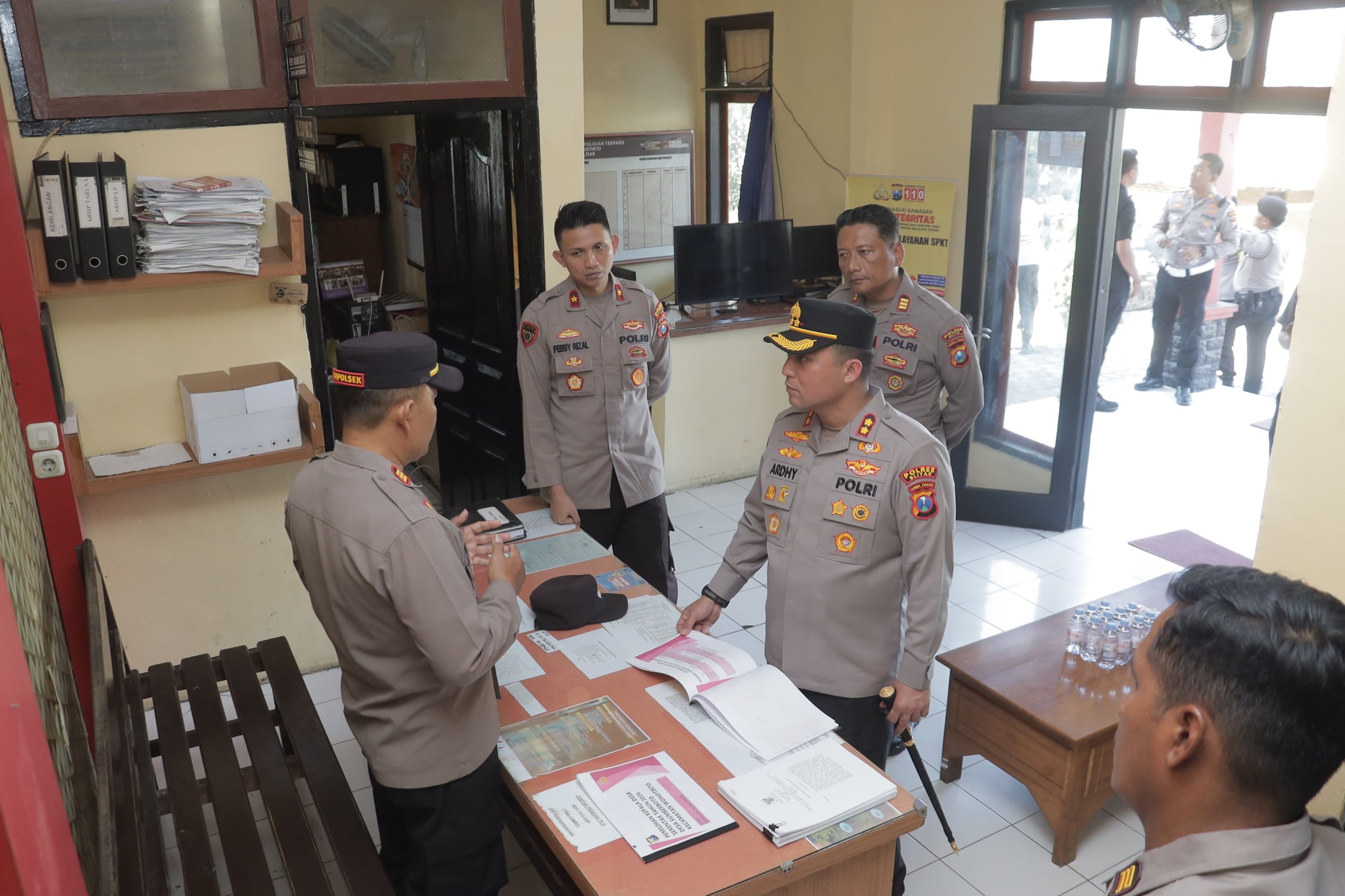 Kapolres Blitar Sambangi Polsek Bakung dan Wonotirto, Tekankan Profesionalitas dan Pelayanan Humanis