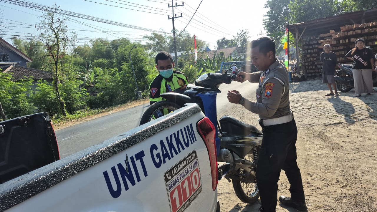 Hendak Mendahului Mobil, Motor Pelajar Tabrak Pesepeda di Cekok Ponorogo, 1 Tewas