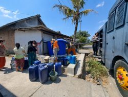 Krisis Air Melanda Ngetos, Polres Nganjuk Salurkan 20 Ribu Liter Air Bersih