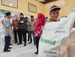 Bapanas Pantau Penyaluran Bantuan Beras di Ponorogo, 107 Warga Jingglong Terima Bantuan
