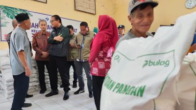 Bapanas Pantau Penyaluran Bantuan Beras di Ponorogo, 107 Warga Jingglong Terima Bantuan