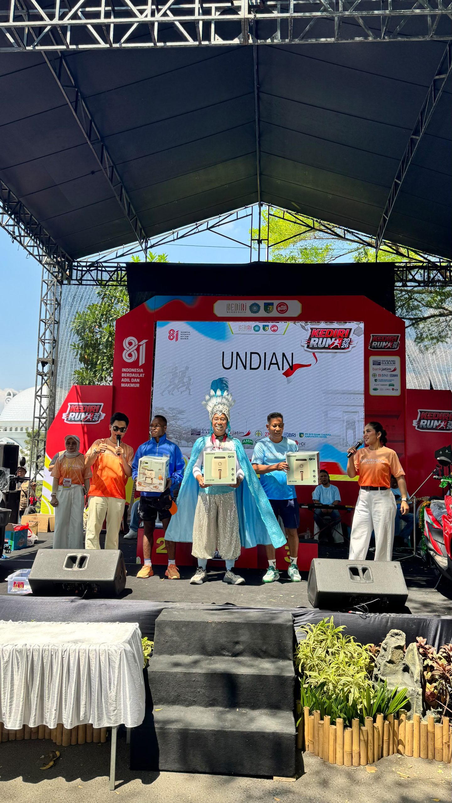 Tampil Nyentrik di Kediri Run 2026, Sigit Novianto Sabet The Best Costume I