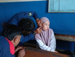 Anting Menjepit Kuping hingga Melepuh, Warga Pare Minta Bantuan Damkar