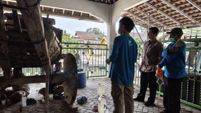 BPK Jatim Kembali Bersihkan Cat Vandalisme di Kereta Mbah Gleyor Kandat