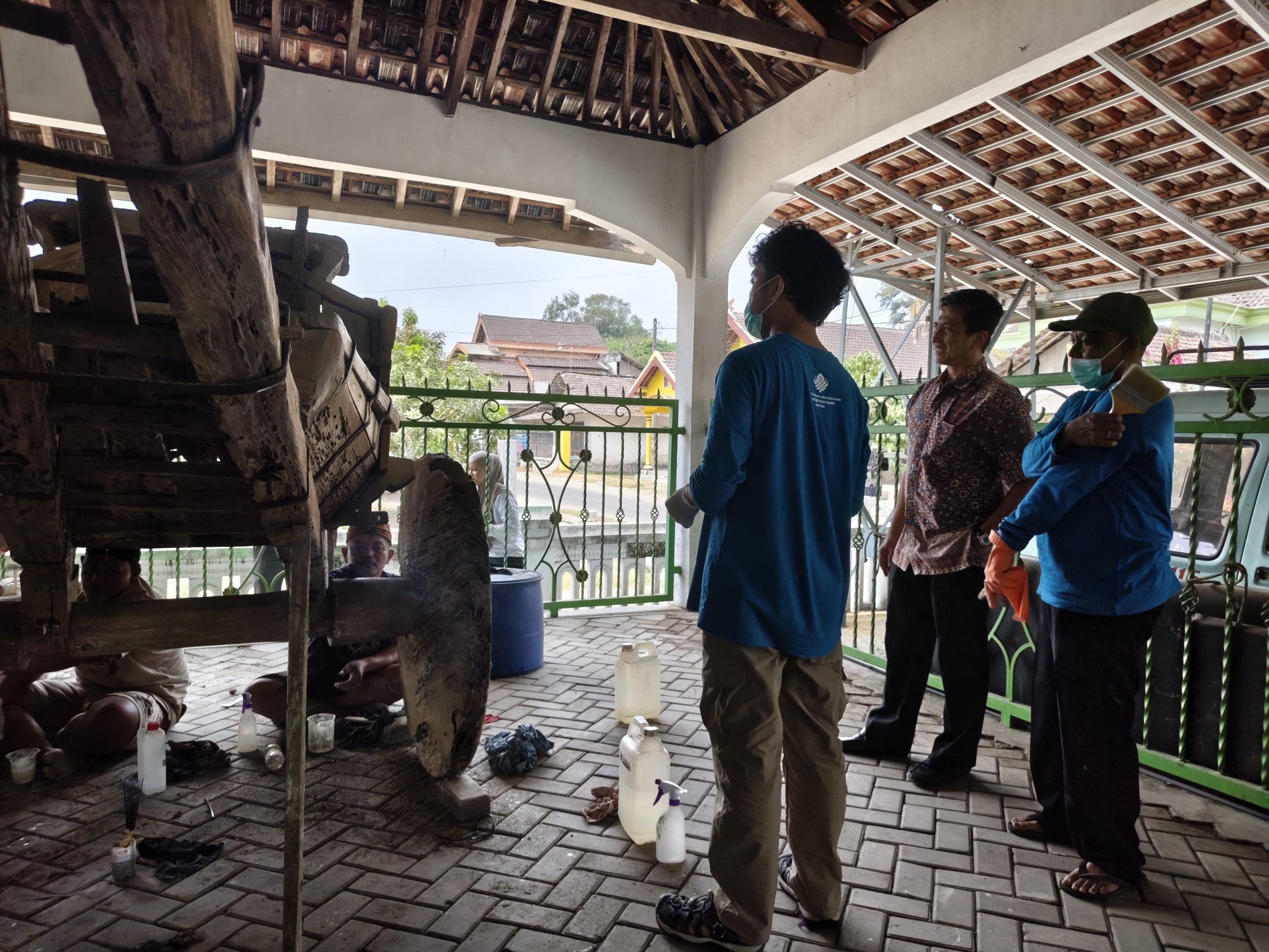 BPK Jatim Kembali Bersihkan Cat Vandalisme di Kereta Mbah Gleyor Kandat