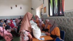 Sebanyak 97 KPM Desa Jemekan Kediri Terima Bantuan Beras untuk Tiga Bulan