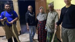 Ular Piton 3 Meter Bersarang di Plafon Rumah Warga Ngadiluwih, Damkar Turun Tangan