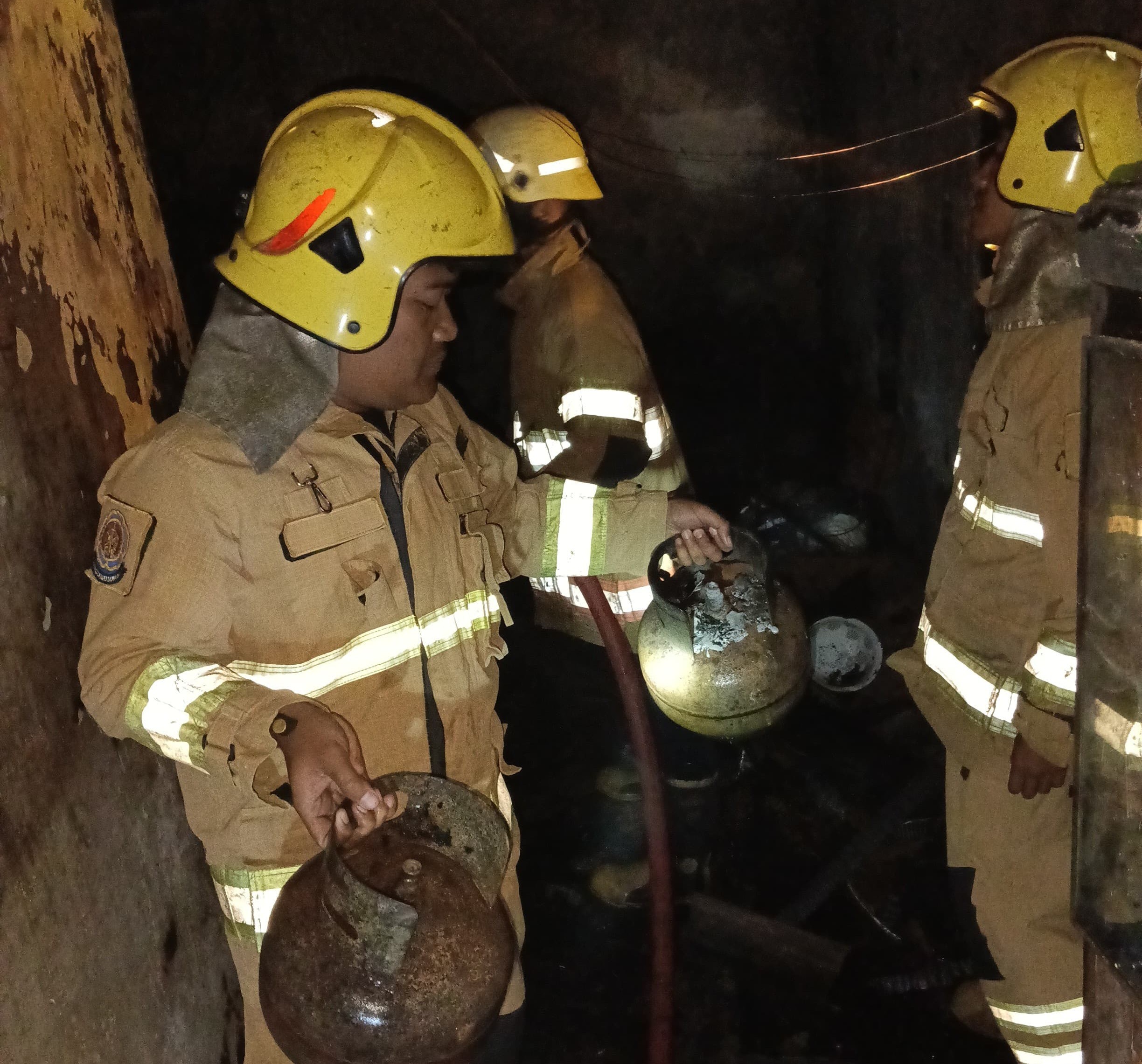 Ganti Tabung Gas, Tiba-Tiba Bocor dan Timbulkan Api, Rumah Warga di Kepung Terbakar