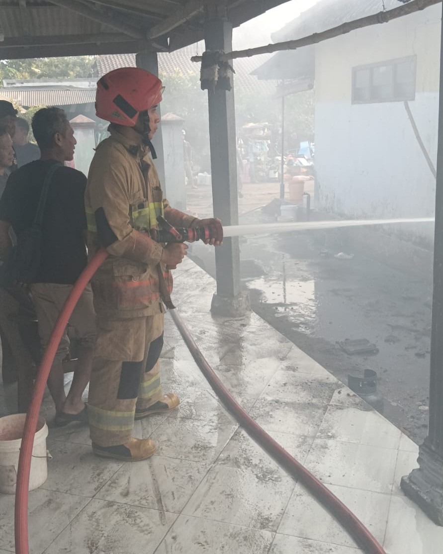 Ditinggal Pergi Saat Masak, Rumah Warga Wates Kediri Ludes Terbakar