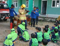 Damkar Kabupaten Kediri Edukasi 130 Siswa TK Al Minhaj Wates Cegah Kebakaran