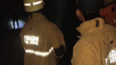 Diduga Korsleting Mesin Cuci, Bekas Kandang Sapi di Papar Kediri Terbakar