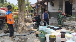 Sumber Mata Air Mengering, Propam Polres Nganjuk Salurkan Bantuan Air Bersih
