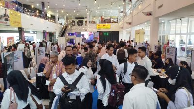 Bawa Keranda ke Depan Warung, Puluhan Warga Kota Batu Protes Alih Fungsi Fasum