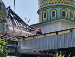 Diduga Korsleting Listrik, Masjid Al Ikhlas Ponorogo Hangus Terbakar