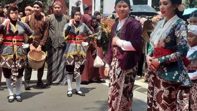 Hari Jadi ke-832 Trenggalek, Ribuan Warga Berebut Tumpeng hingga Bibit Pohon