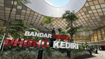 Erupsi Gunung Anak Krakatau Berdampak, Penerbangan Jakarta-Kediri Dibatalkan