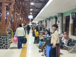 Pasca Erupsi Gunung Anak Krakatau, KAI Imbau Penumpang Gunakan Masker